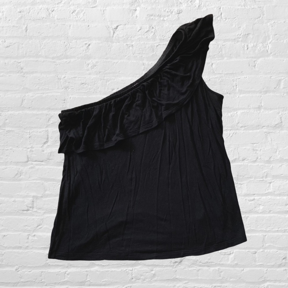 🛍🏙3️⃣ for $1️⃣5️⃣ Like 🆕 Old Navy ruffle one shoulder tank top